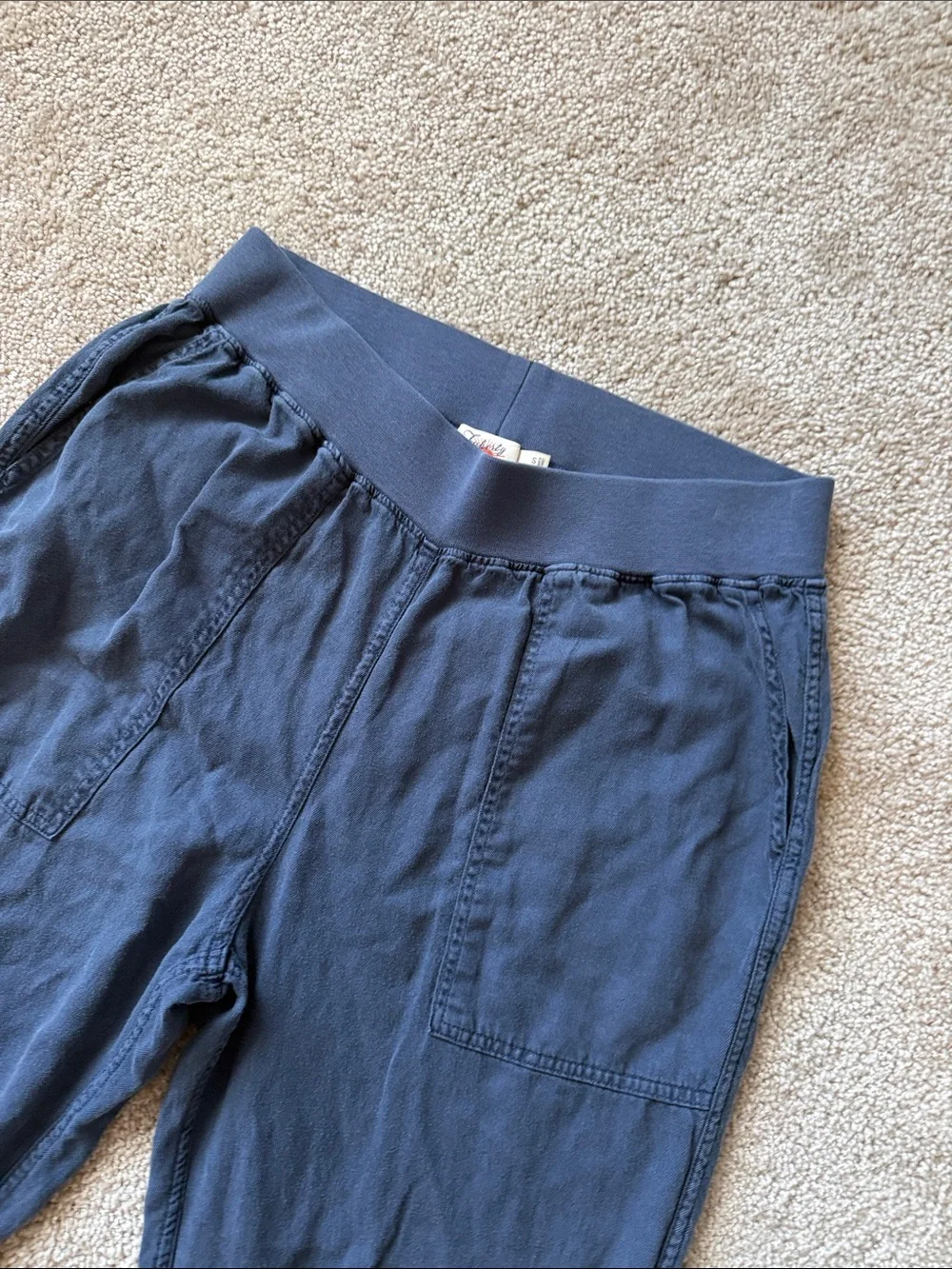 Faherty Arlie Day Linen Blend Jogger Pant in Navy Blue - Picture 4 of 9
